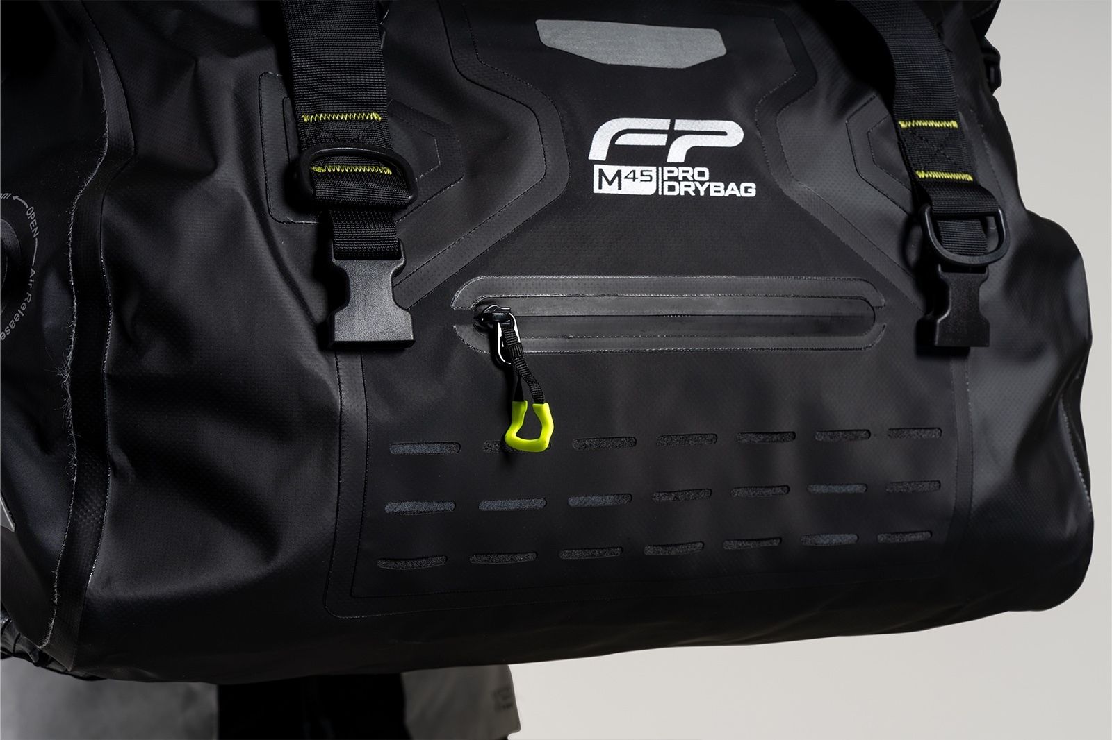 Maletín negro FP M45 para viajes largos en moto