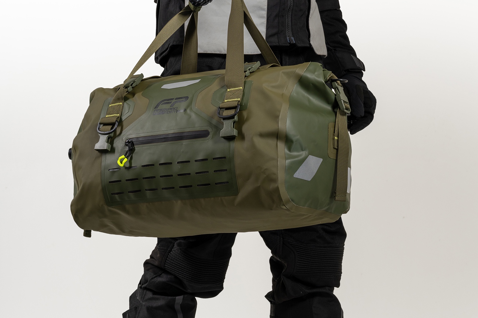 Maleta Dry Bag verde para aventura en moto
