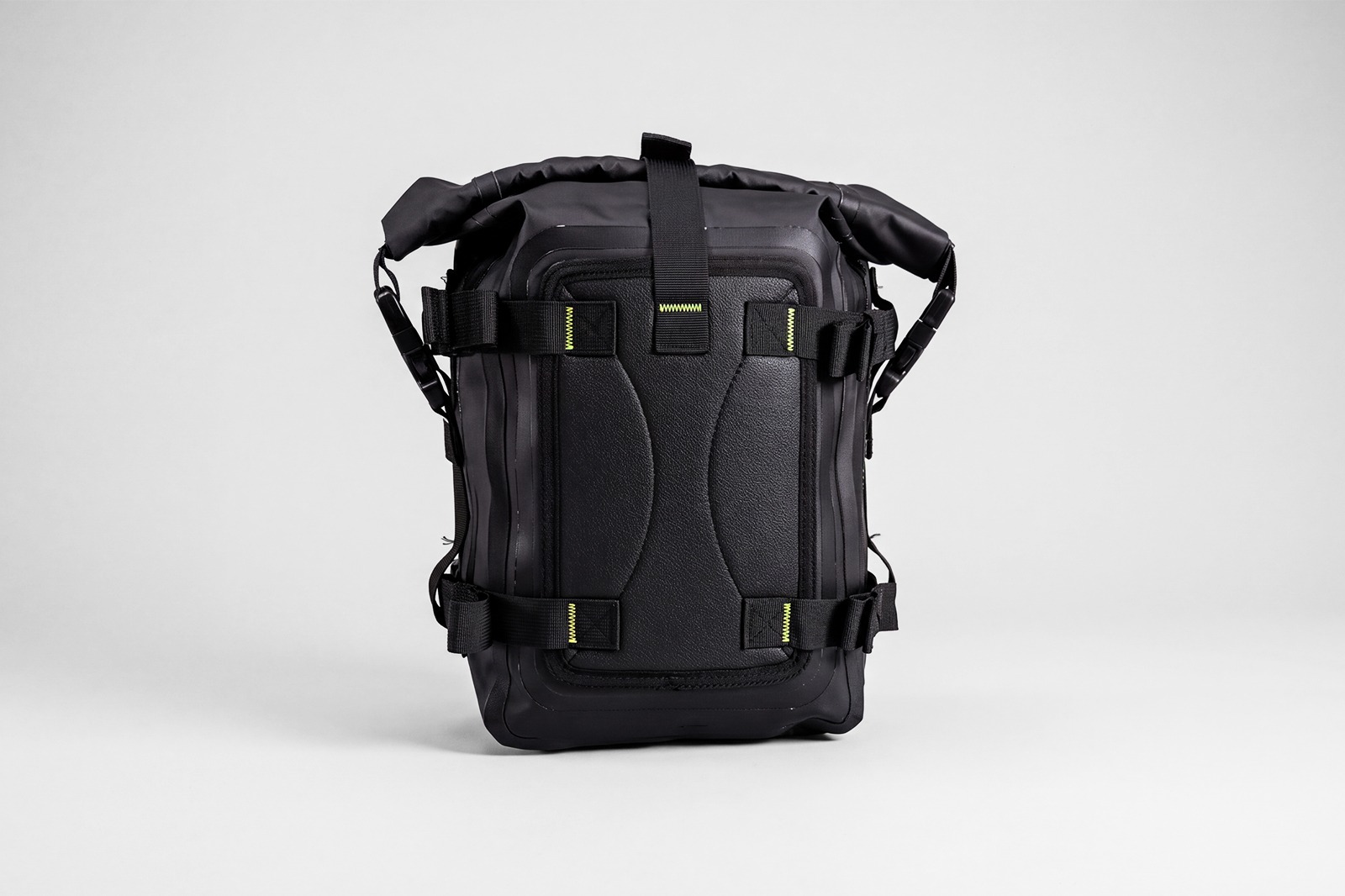 Maleta Drybag FP negra para aventura y off road