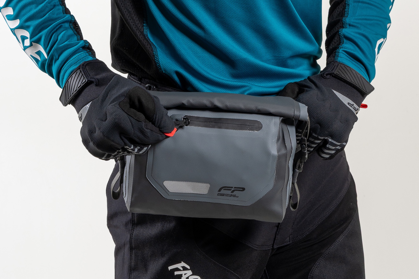 Cangurera FP gris con cierre estanco