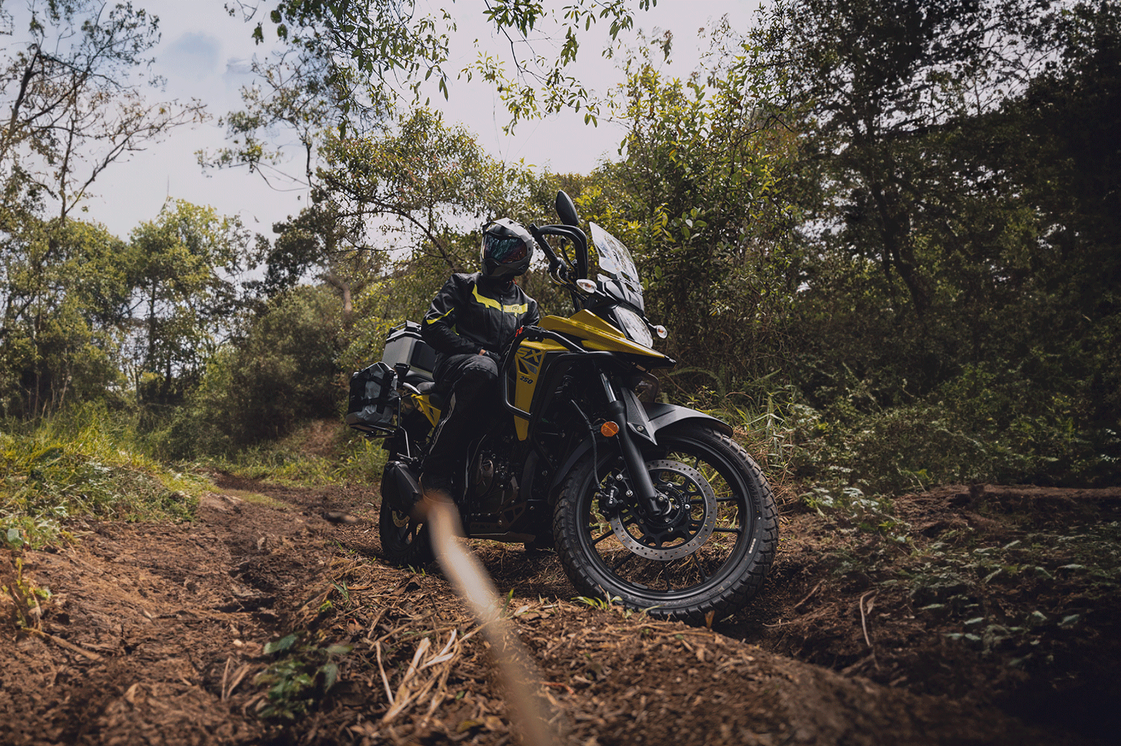 SOPORTE MALETAS LATERALES SUZUKI VSTROM 250 SX
Soporte de maletas laterales VSTROM 250 SX
Soporte de maletas laterales VSTROM 250 SX
Maletas compatibles VSTROM 250 SX
Vajes en moto VSTROM 250 SX