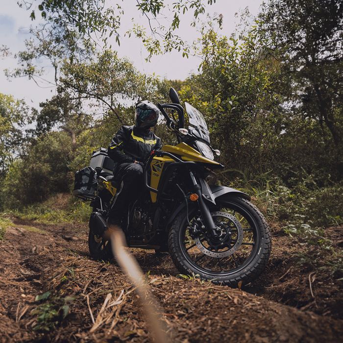 SOPORTE MALETAS LATERALES SUZUKI VSTROM 250 SX
Soporte de maletas laterales VSTROM 250 SX
Soporte de maletas laterales VSTROM 250 SX
Maletas compatibles VSTROM 250 SX
Vajes en moto VSTROM 250 SX