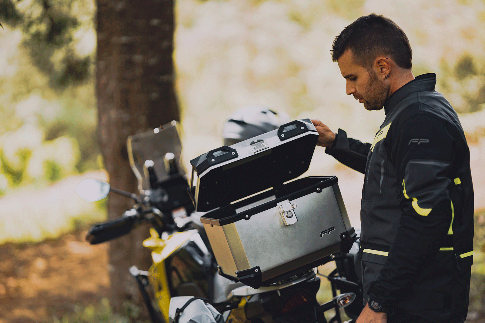 BASE TOP CASE SUZUKI VSTROM 250 SX
PARRILLA PARA SUZUKI VSTROM 250 SX
Parrilla para Moto, Topcase Moto
Soporte de Maleta SUZUKI VSTROM 250 SX
Soporte Superior de Maletas para Moto
Parrilla para Maletas
Porta Equipaje para Moto
Herraje para Moto SUZ