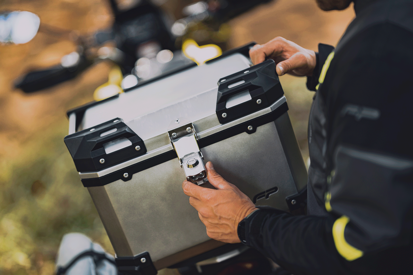 BASE TOP CASE SUZUKI VSTROM 250 SX
PARRILLA PARA SUZUKI VSTROM 250 SX
Parrilla para Moto, Topcase Moto
Soporte de Maleta SUZUKI VSTROM 250 SX
Soporte Superior de Maletas para Moto
Parrilla para Maletas
Porta Equipaje para Moto
Herraje para Moto SUZ