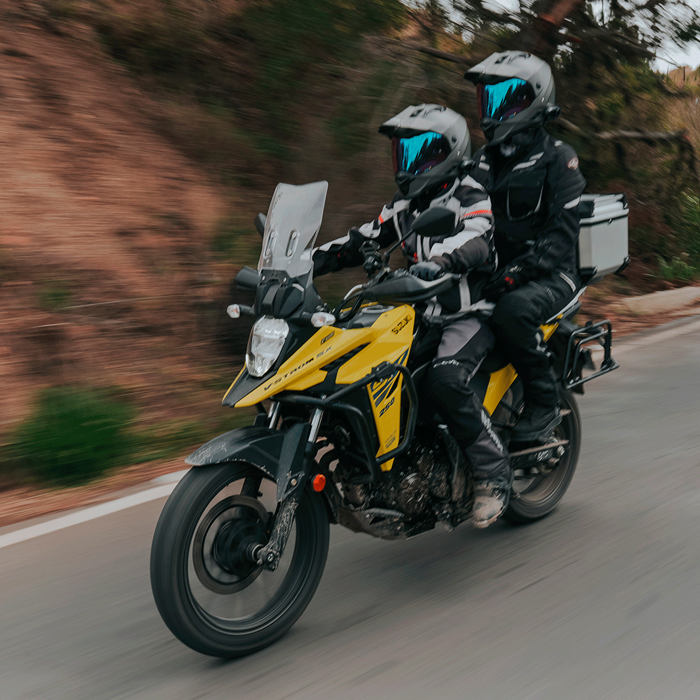 SOPORTE MALETAS LATERALES SUZUKI VSTROM 250 SX
Soporte de maletas laterales VSTROM 250 SX
Soporte de maletas laterales VSTROM 250 SX
Maletas compatibles VSTROM 250 SX
Vajes en moto VSTROM 250 SX