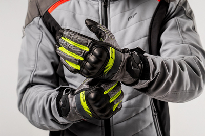 guantes de cuero color neon