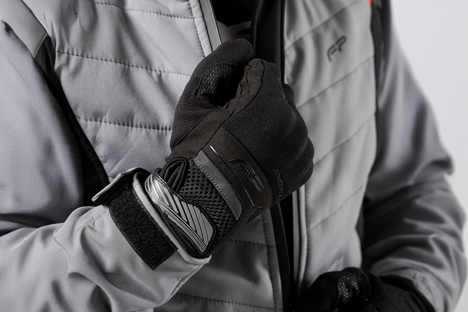 Guantes negros muy frescos