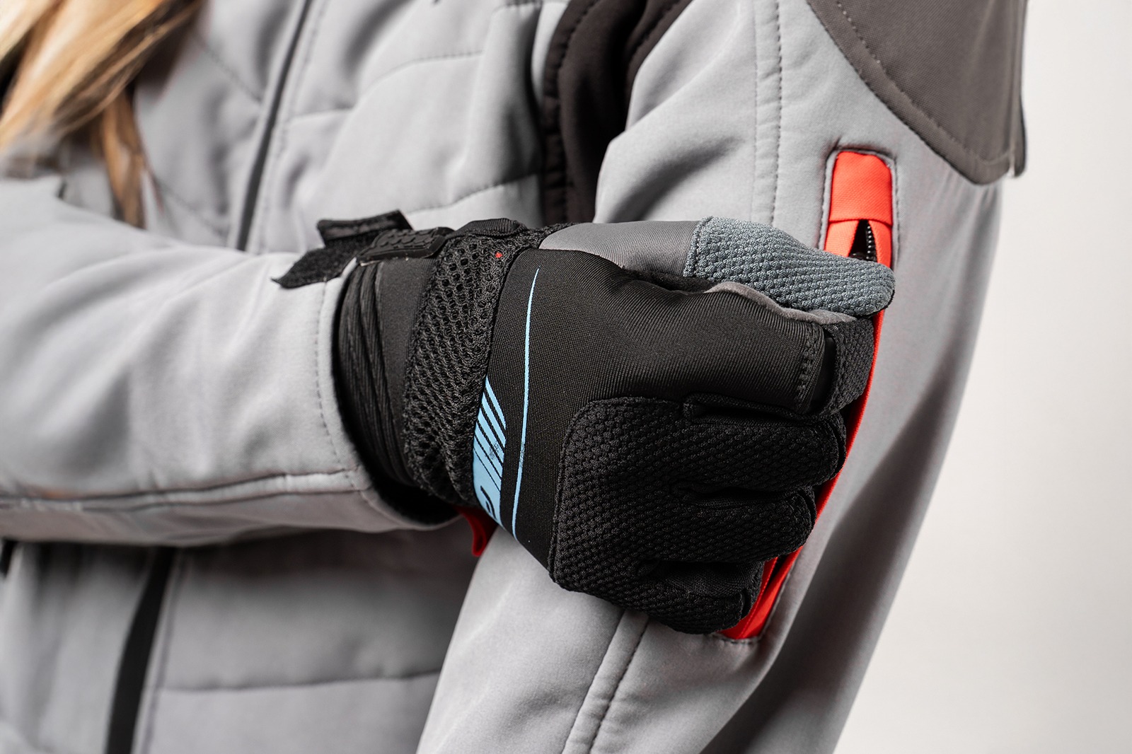 Guantes Verona Cold Mint para moto mujer, sobrios y cómodos, con cierre de velcro ajustable en la muñeca