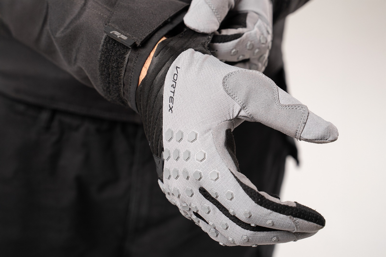 fit perfecto guantes de motocross delgados color gris FP Vortex