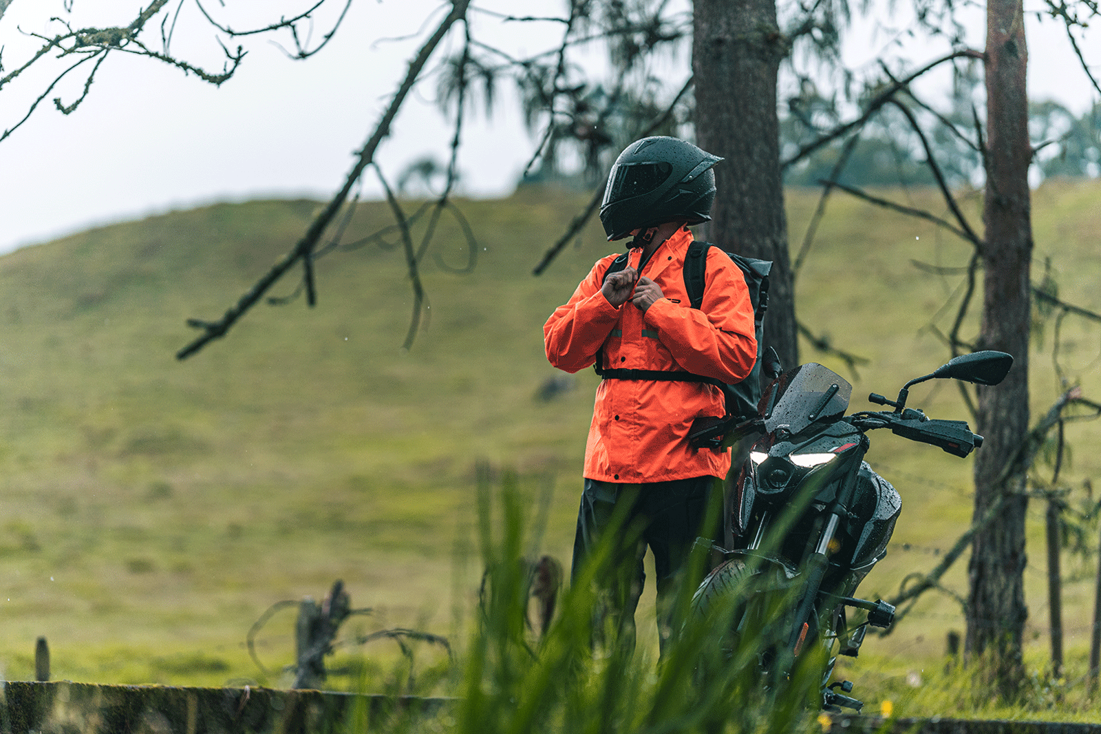 Impermeable storm naranja neón