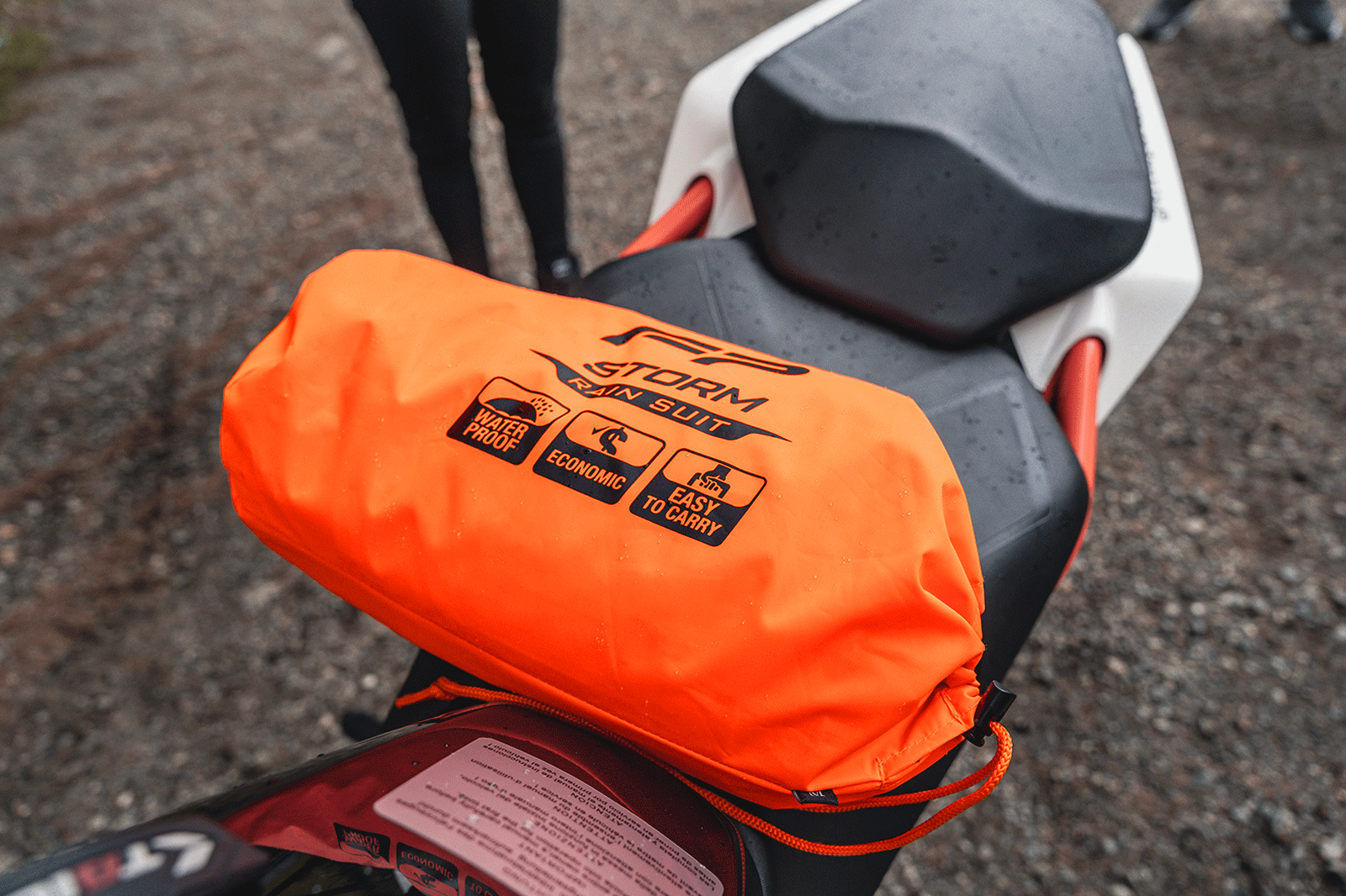 Impermeable storm naranja neón