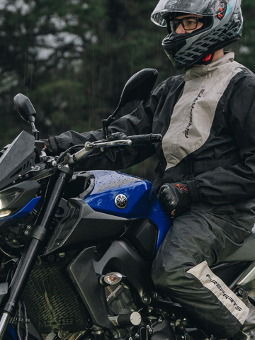 Impermeable cyclone negro gris