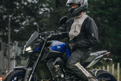 Impermeable cyclone negro gris