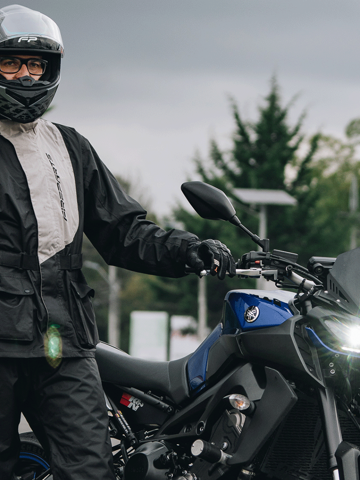 Impermeable cyclone negro naranja