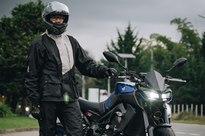 Impermeable cyclone negro naranja