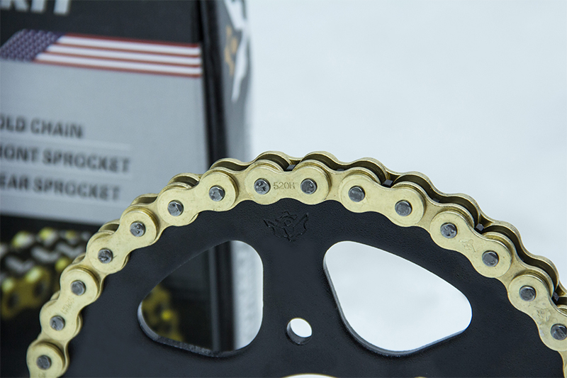 KIT ARRASTRE NEG CON CADENA DORADA 14-39T-520H-108-6H 200 NS