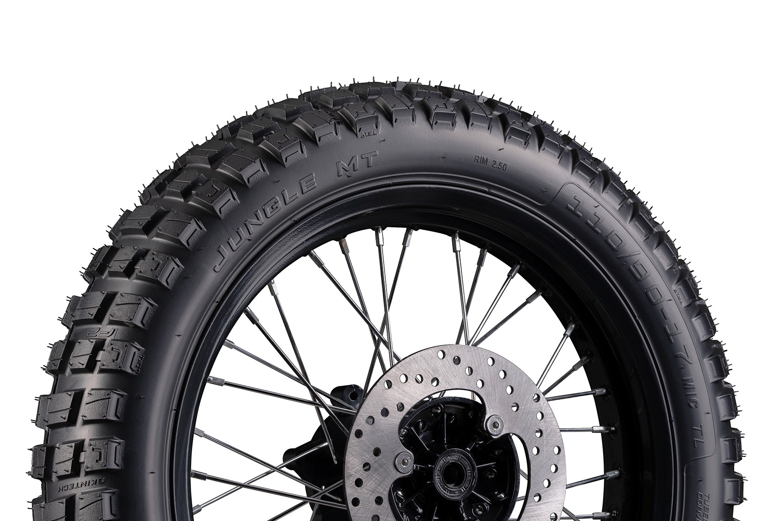 Detalle del grabado de la llanta Jungle MT 110/90-17 TL