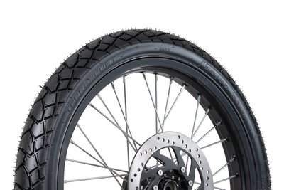 Llanta doble propósito 110/90-17
Llanta para moto carretera y off-road
Neumático FP Terrasport
Llantas de moto para viaje
Llanta con tracción mixta
Neumático resistente al desgaste
Llantas para aventureros en moto
