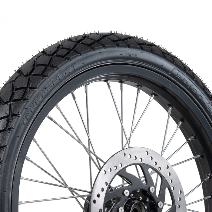 Llanta doble propósito 110/90-17
Llanta para moto carretera y off-road
Neumático FP Terrasport
Llantas de moto para viaje
Llanta con tracción mixta
Neumático resistente al desgaste
Llantas para aventureros en moto