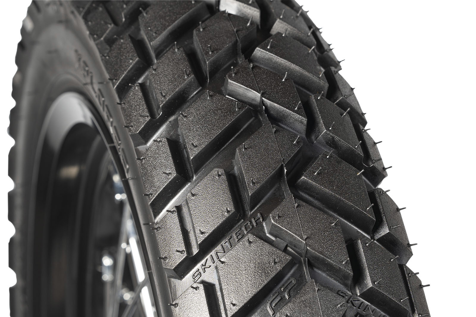 FP Xplorer 120/80-18 TL tracción y control