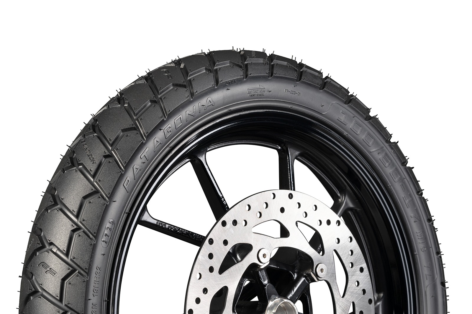 Detalle del labrado de la llanta PATAGONIA 100/80-17 TL para tracci&oacute;n segura
