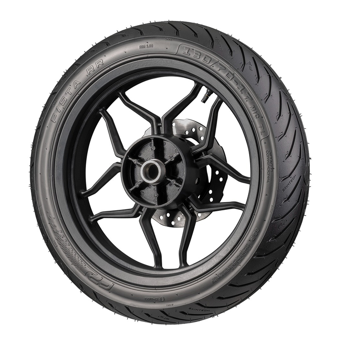 FP Pista RR 130/70-17 TL montada en moto deportiva