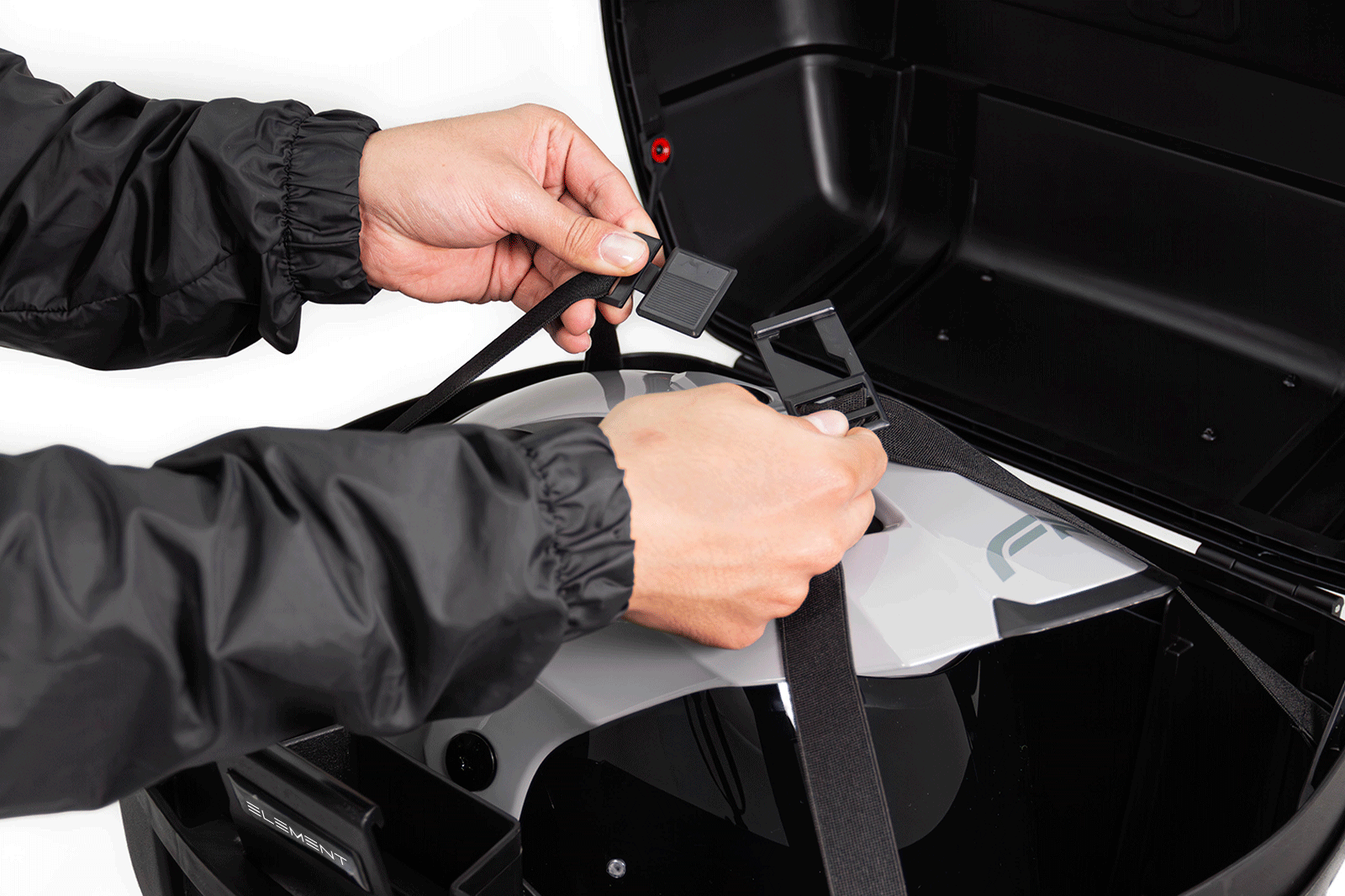 MALETA PLASTICA ELEMENT 37 LITROS NEGRA
Maleta
Equipaje
Viaje
Transporte
Almacenamiento
Portaequipajes
Capacidad
Resistente
Práctica
Organización
Seguridad
Cierre
Funcionalidad
Comodidad
Diseño
Aerodinámico
Portátil
Duradera
Espacio
Ac