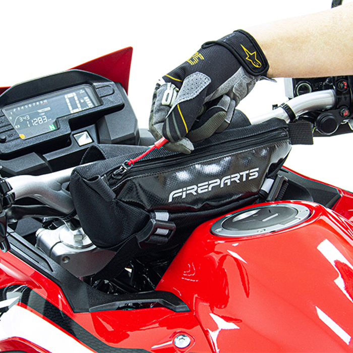 Maletin de manubrio en moto