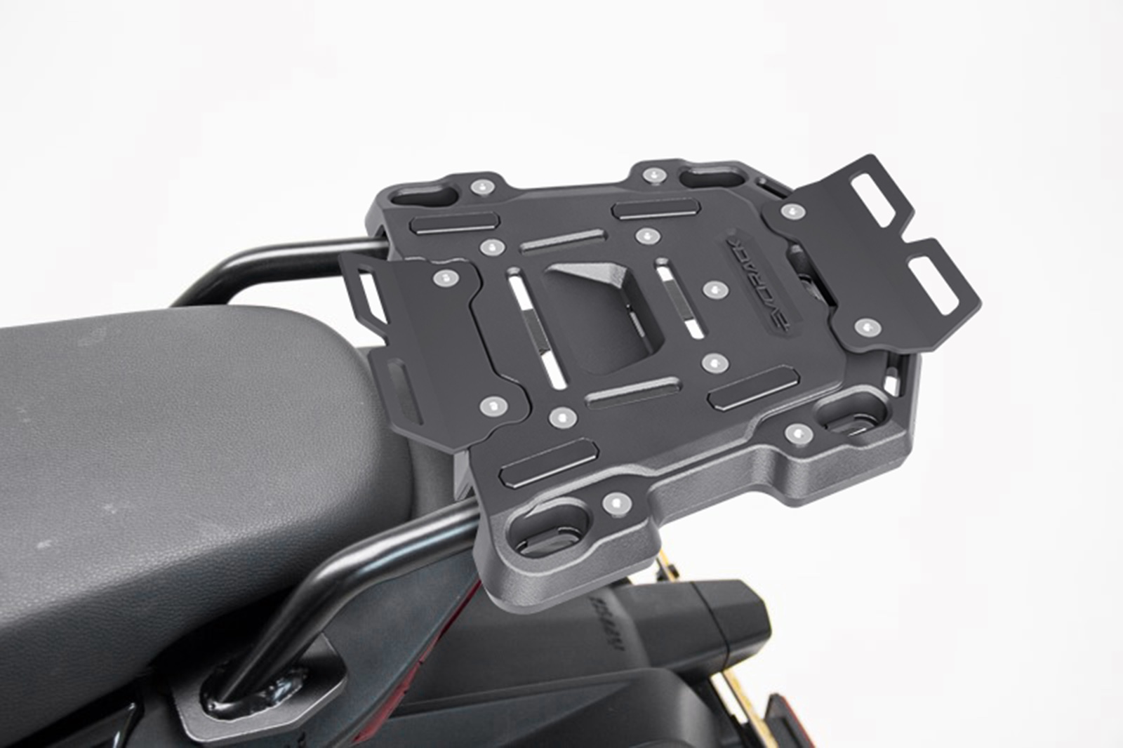 Parrilla Evorack FP instalada en Dominar 400 UG.