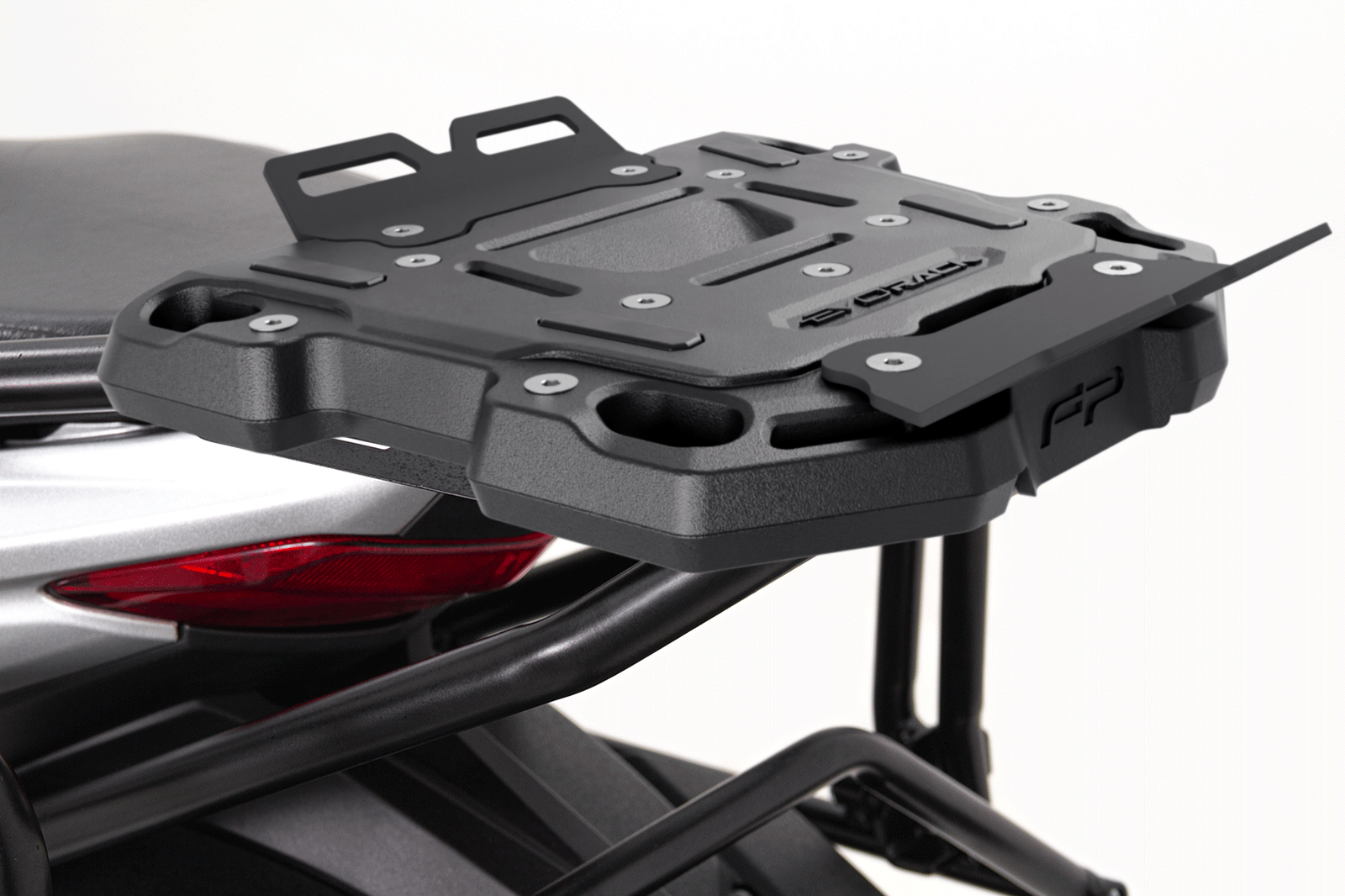 Soporte Evorack FP para equipaje de moto Suzuki.