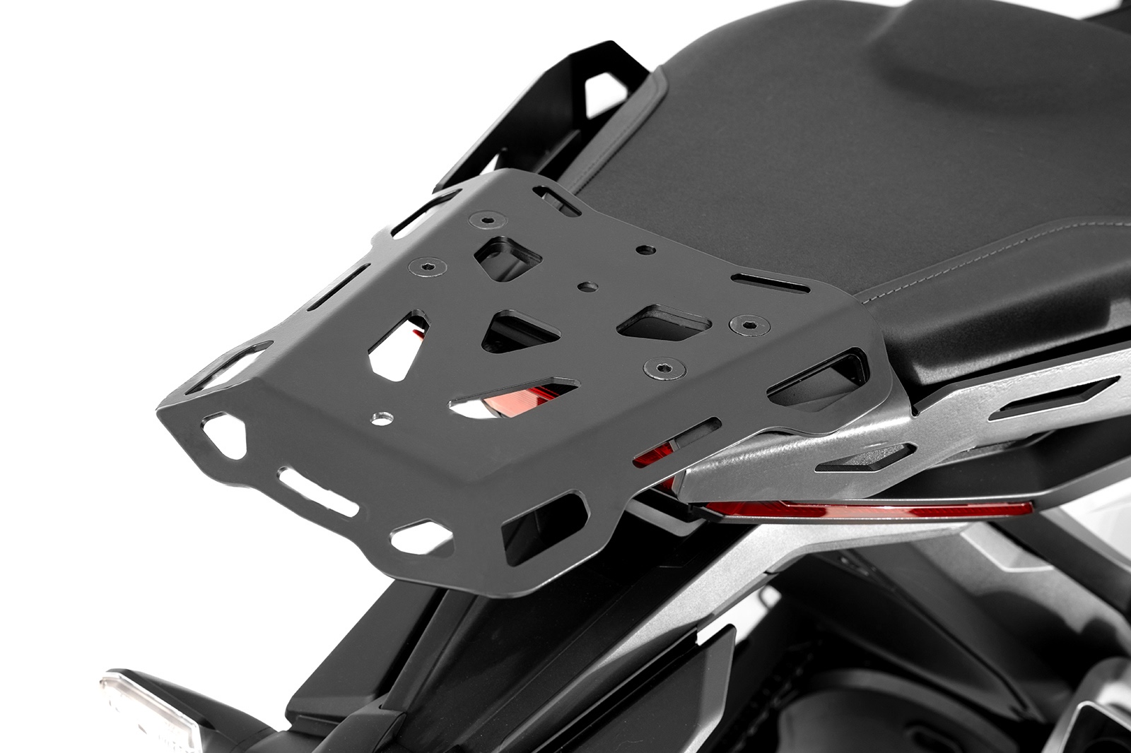 Vista superior de la parrilla FP mostrando su diseño robusto para Honda XADV 750