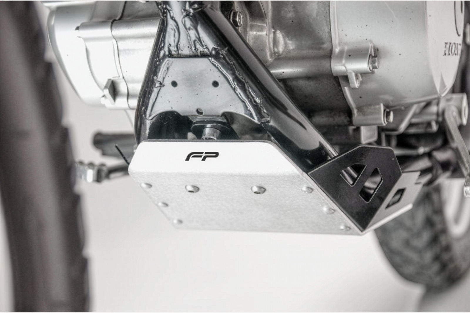 PECHERA PARA HONDA XR150L 16-UP