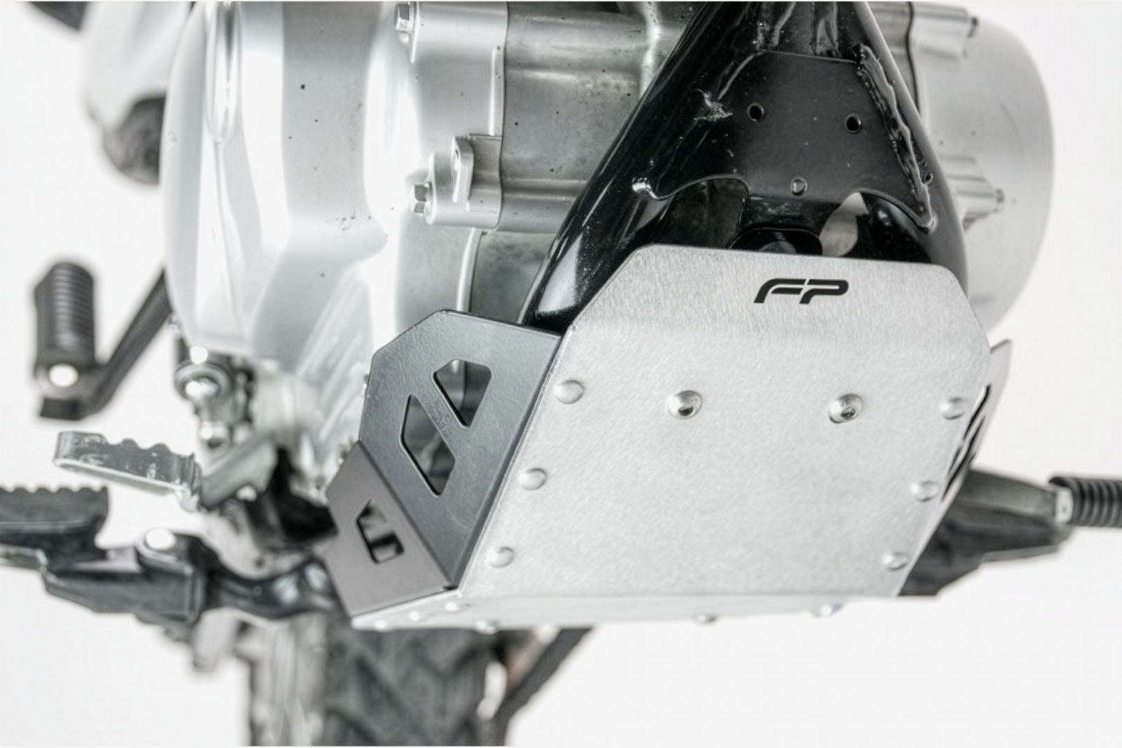 PECHERA PARA HONDA XR150L 16-UP