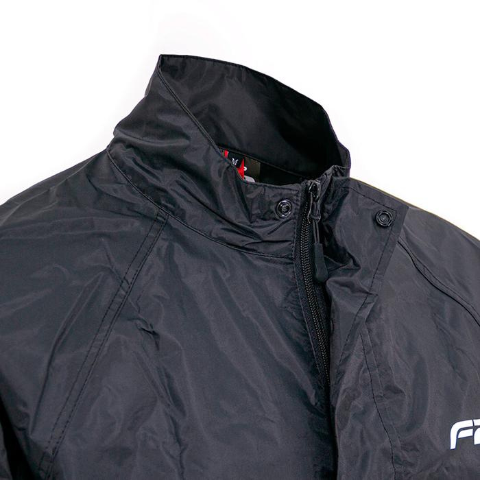 Impermeable Negro con Cierre