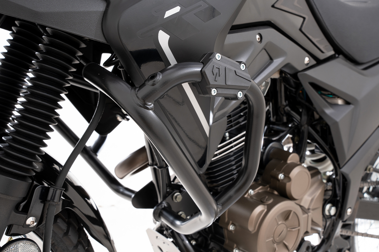 Defensa tubular akt tt ds 200 / 200 rally