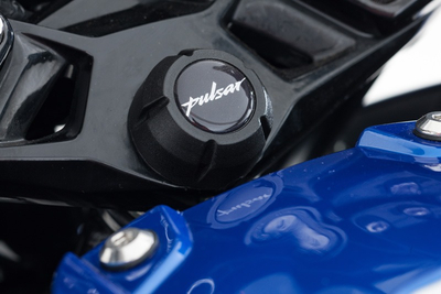 TAPON PLASTICO HORQUILLA PULSAR 200 NS