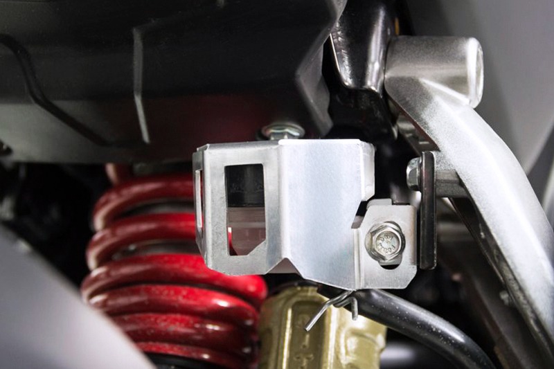 PROTEC TARRO LIQUIDO DE FRENO TRAS PULSAR 200 NS Y DOMINAR 400 Protector Tarro Liquido de Frenos Pulsar 200 NS