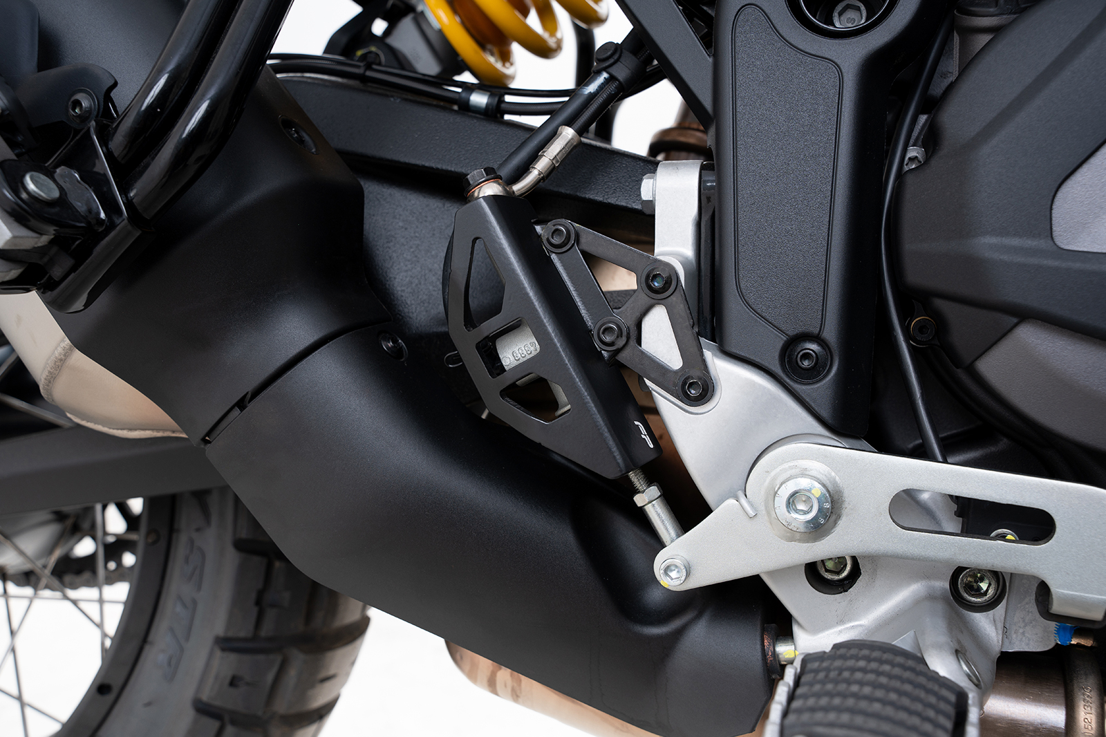 Protector bomba de freno para ducati desertx