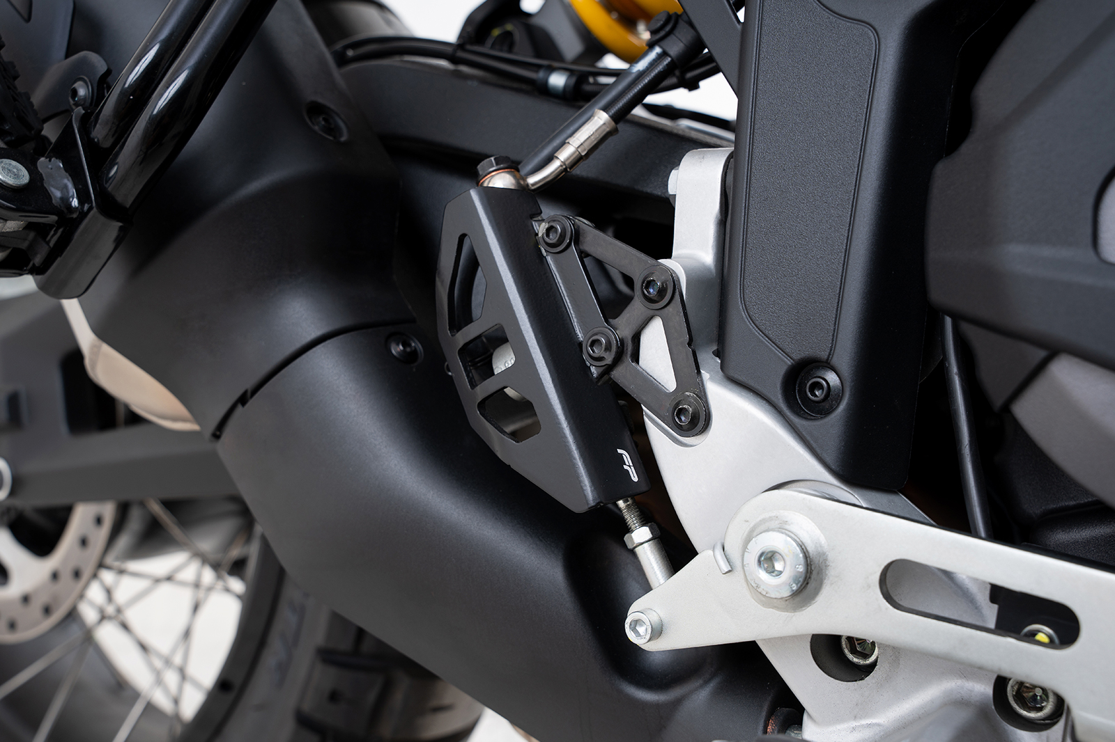 Protector bomba de freno para ducati desertx