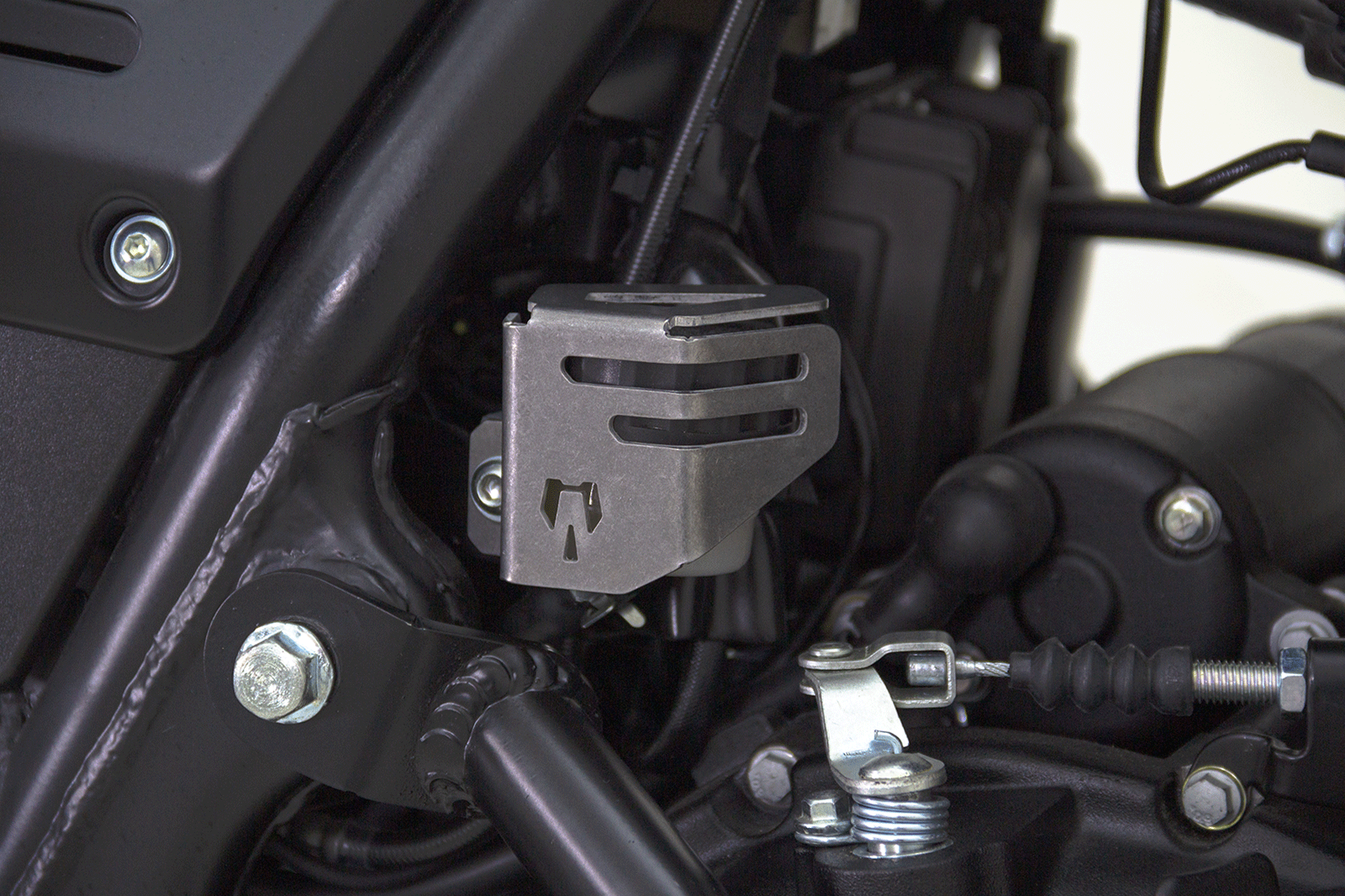 Protector Tarro Liquido Freno Scram 411