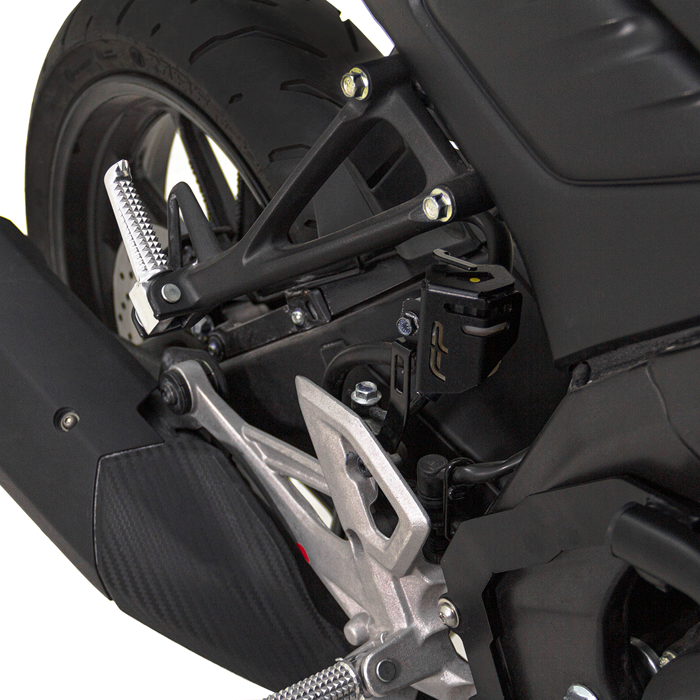 PROTECTOR TARRO LIQUIDO FRENO YAMAHA MT 15, Protector liquido de freno para MT 15, Protector Tarro Liquido de Freno Yamaha MT 15, Protector Liquido de Freno MT 15