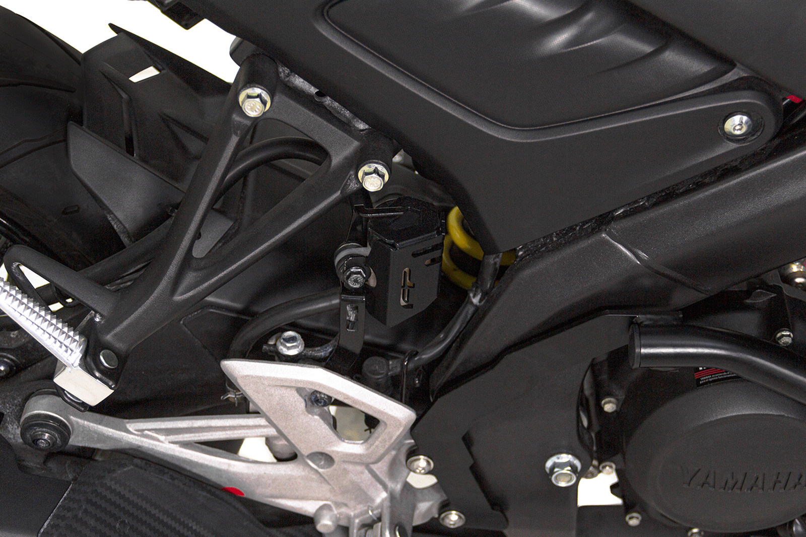 PROTECTOR TARRO LIQUIDO FRENO YAMAHA MT 15, Protector liquido de freno para MT 15, Protector Tarro Liquido de Freno Yamaha MT 15, Protector Liquido de Freno MT 15