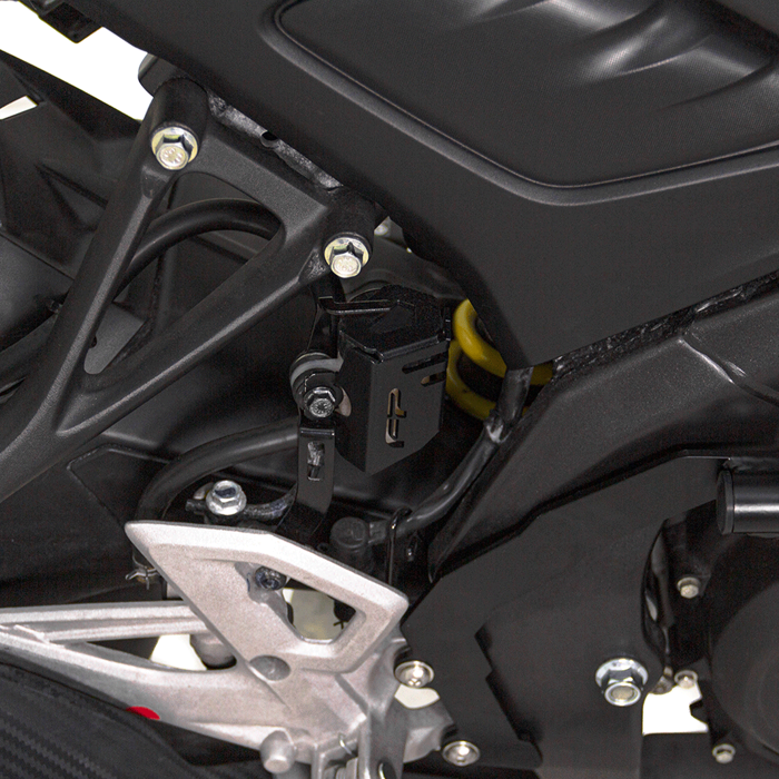 PROTECTOR TARRO LIQUIDO FRENO YAMAHA MT 15, Protector liquido de freno para MT 15, Protector Tarro Liquido de Freno Yamaha MT 15, Protector Liquido de Freno MT 15