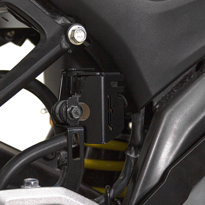 PROTECTOR TARRO LIQUIDO FRENO YAMAHA MT 15, Protector liquido de freno para MT 15, Protector Tarro Liquido de Freno Yamaha MT 15, Protector Liquido de Freno MT 15