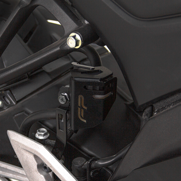 PROTECTOR TARRO LIQUIDO FRENO YAMAHA MT 15, Protector liquido de freno para MT 15, Protector Tarro Liquido de Freno Yamaha MT 15, Protector Liquido de Freno MT 15