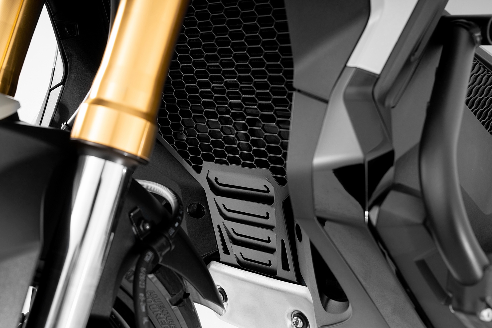 Protector de radiador FP en aluminio negro para Honda XADV 750