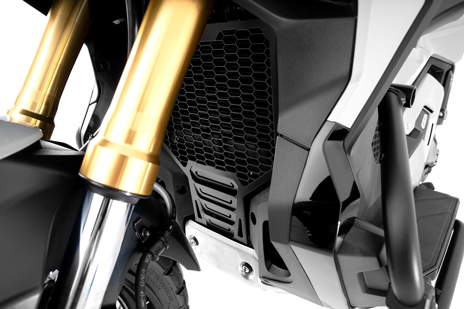 Protector FP en aluminio resistente instalado en XADV 750