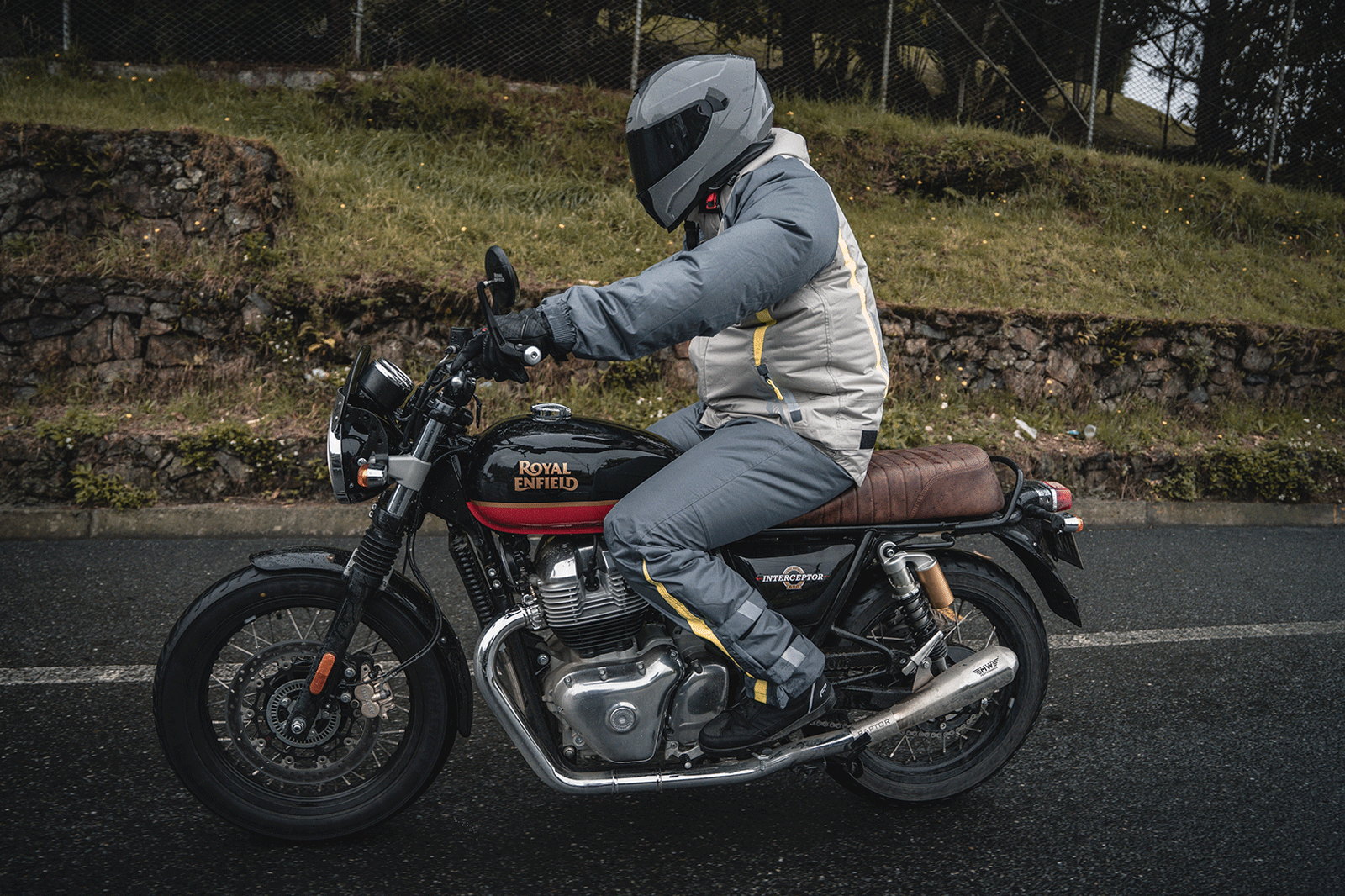 Impermeable tsunami gris amarillo