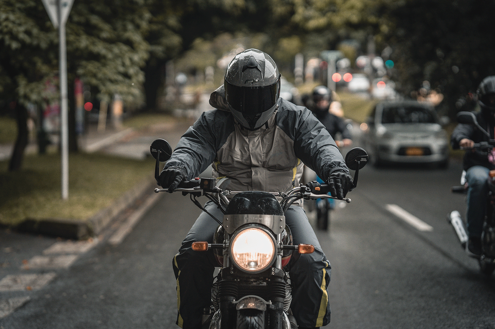 Impermeable tsunami gris amarillo