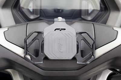 Soporte de celular en una yamaha nmax 2026